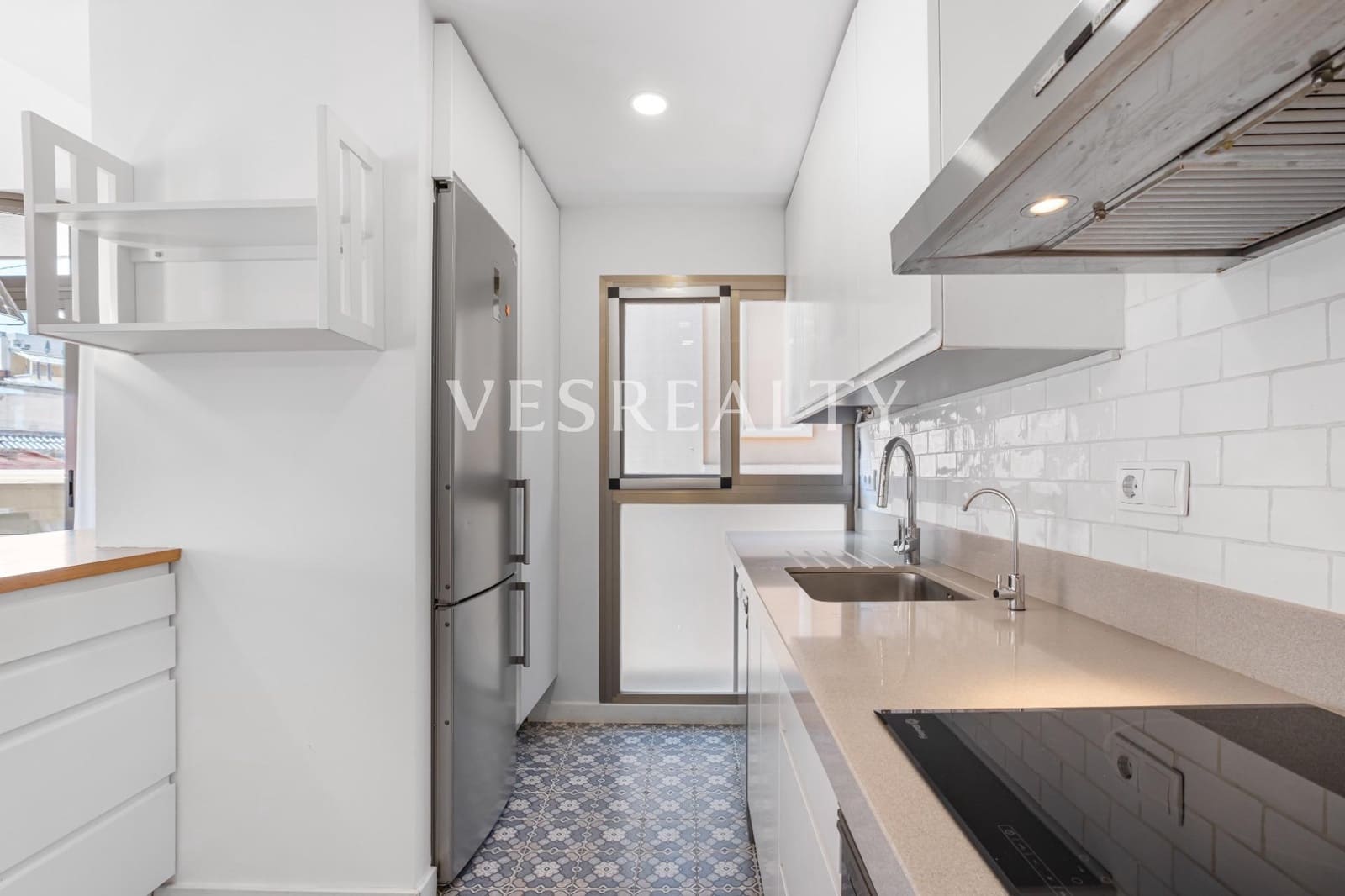 3 bedroom Flat for rent in Alicante / Alacant city with garage - € 2,300 (Ref: 8951387)