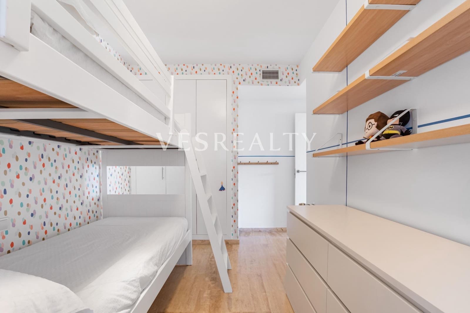 3 bedroom Flat for rent in Alicante / Alacant city with garage - € 2,300 (Ref: 8951387)