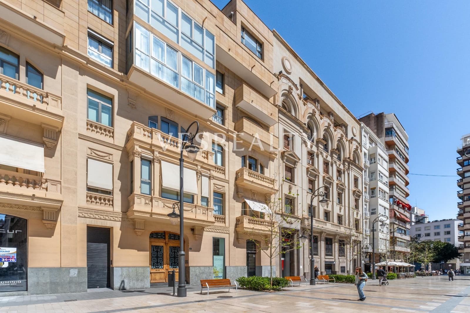 3 bedroom Flat for rent in Alicante / Alacant city with garage - € 2,300 (Ref: 8951387)