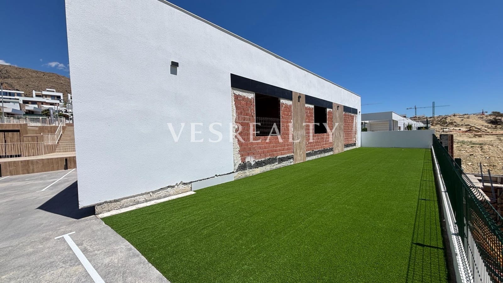 3 bedroom Business for sale in Finestrat with pool - € 330,000 (Ref: 9001313)