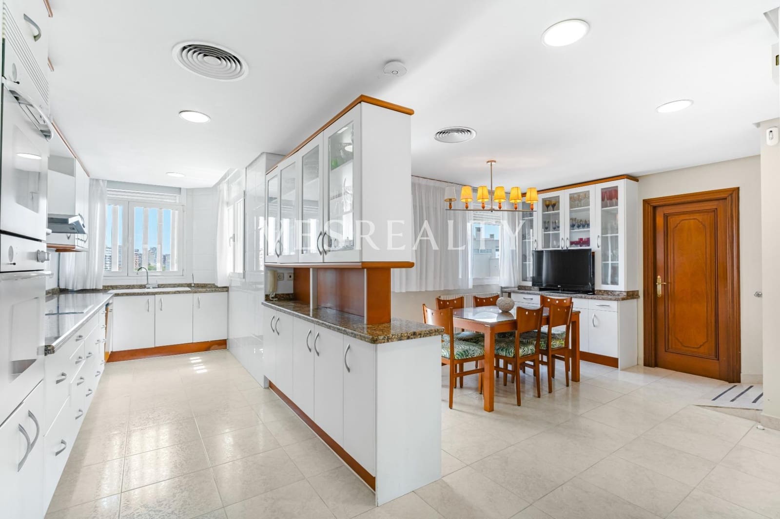 7 sypialnia Penthouse do wynajęcia w Playa de San Juan z basenem - 5 000 € (Ref: 9012301)