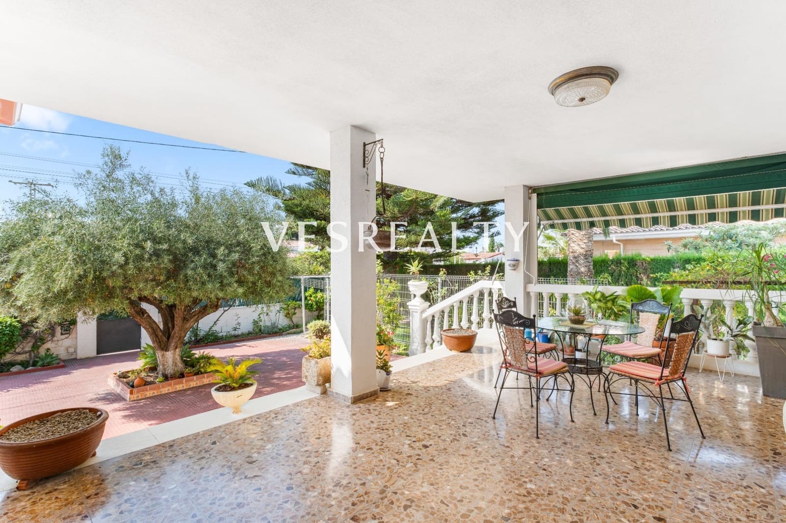 4 bedroom Villa for sale in San Juan de Alicante / Sant Joan d'Alacant with garage - € 950,000 (Ref: 9112532)