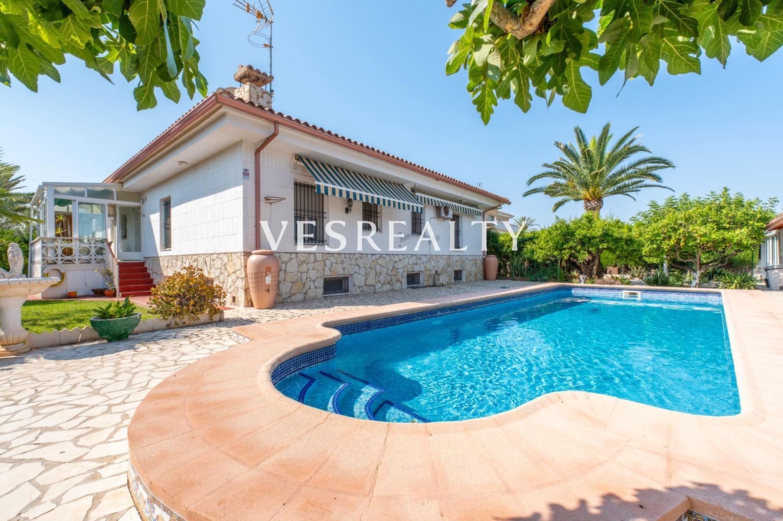 4 bedroom Villa for sale in San Juan de Alicante / Sant Joan d'Alacant with garage - € 950,000 (Ref: 9112532)