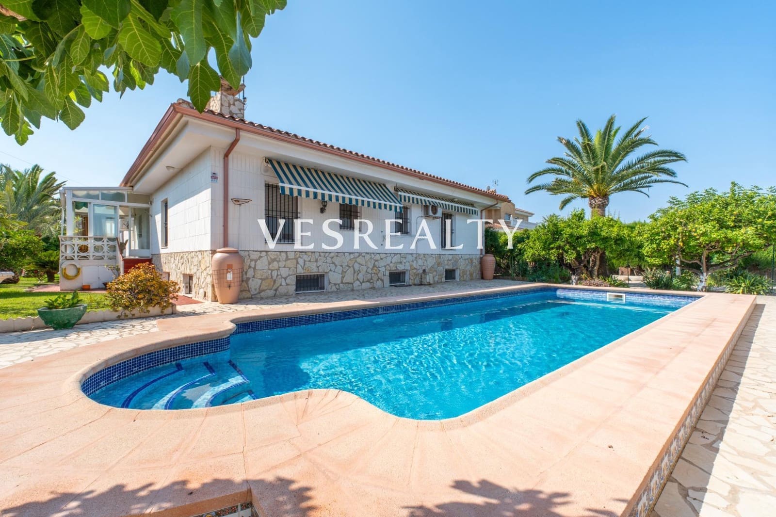4 bedroom Villa for sale in San Juan de Alicante / Sant Joan d'Alacant with garage - € 950,000 (Ref: 9112532)