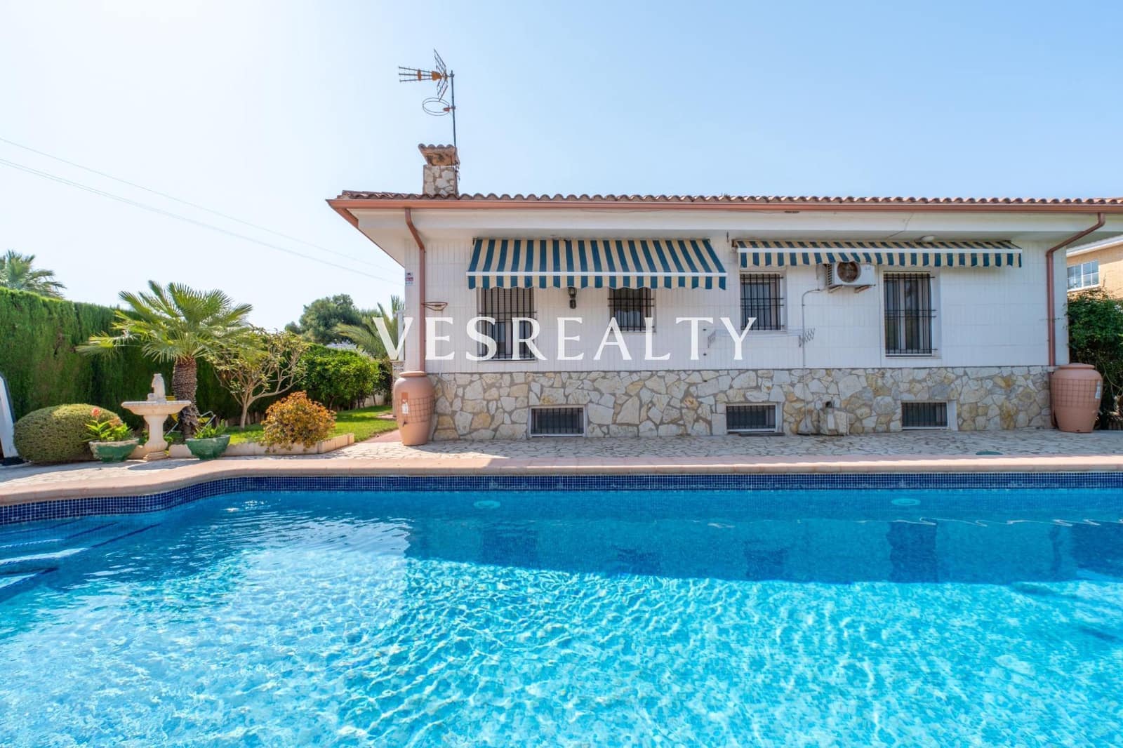4 bedroom Villa for sale in San Juan de Alicante / Sant Joan d'Alacant with garage - € 950,000 (Ref: 9112532)