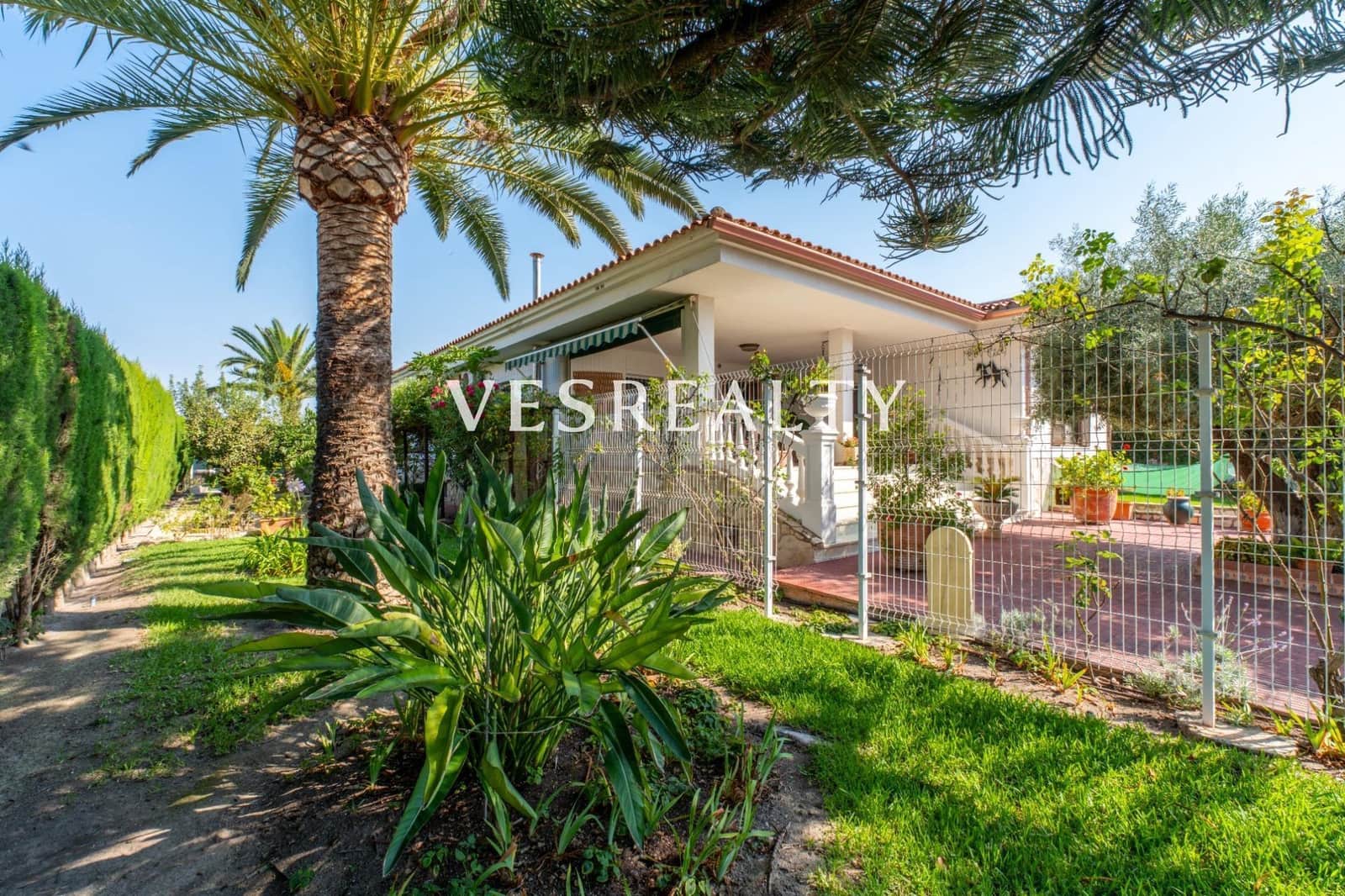 4 bedroom Villa for sale in San Juan de Alicante / Sant Joan d'Alacant with garage - € 950,000 (Ref: 9112532)