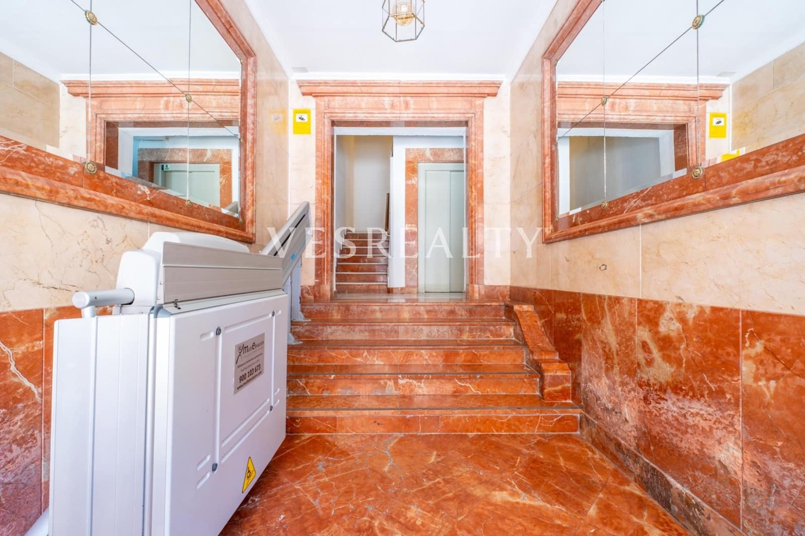 2 soveværelse Lejlighed til salg i Alicante by med garage - € 295.000 (Ref: 9272480)