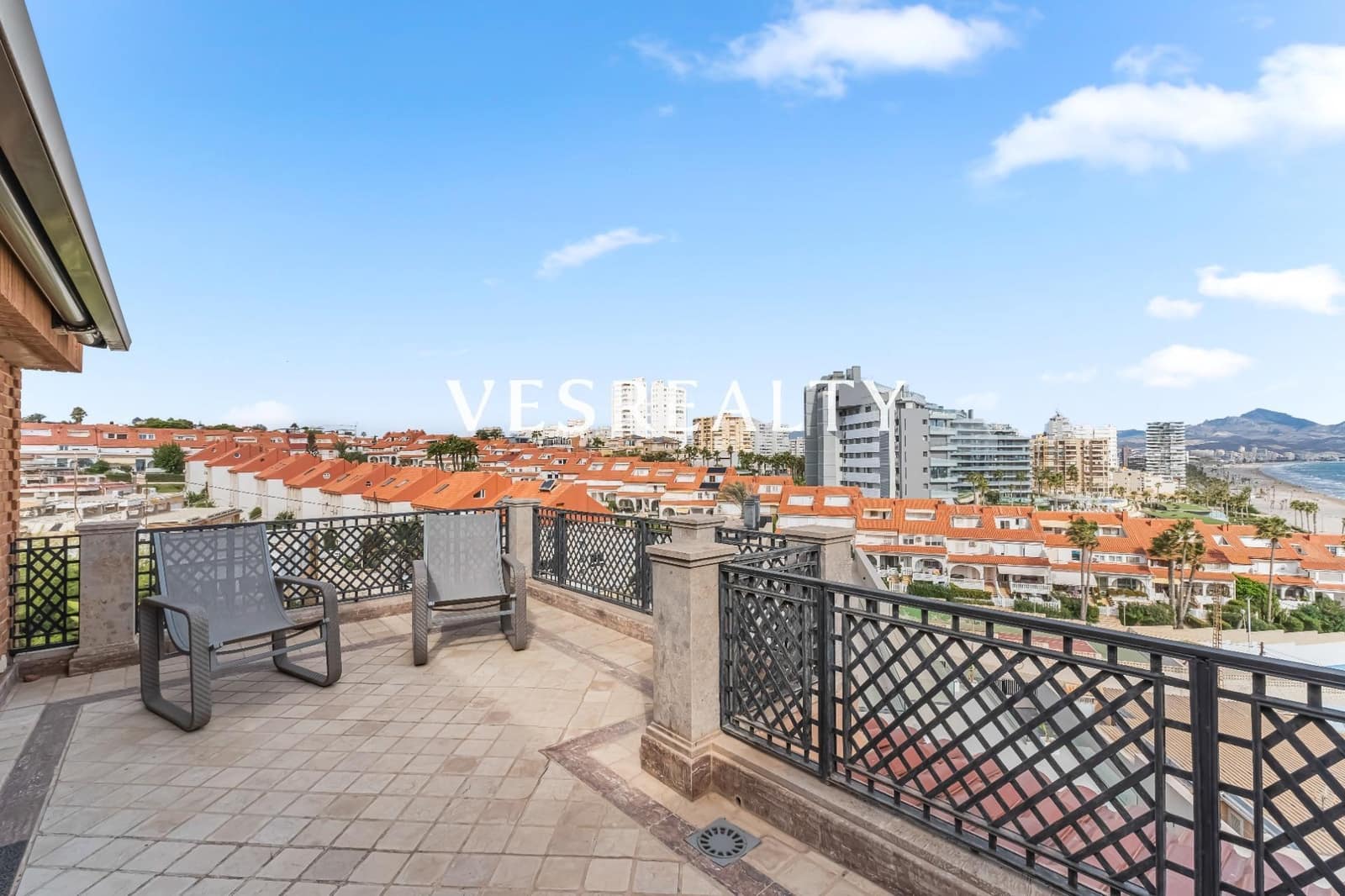 6 makuuhuone Paritalo myytävänä paikassa Playa de San Juan mukana uima-altaan - 2 650 000 € (Ref: 9308697)