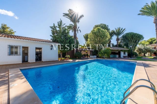 10 bedroom Villa for sale in Playa de Muchavista, El Campello with pool garage - € 1,900,000 (Ref: 9375250)