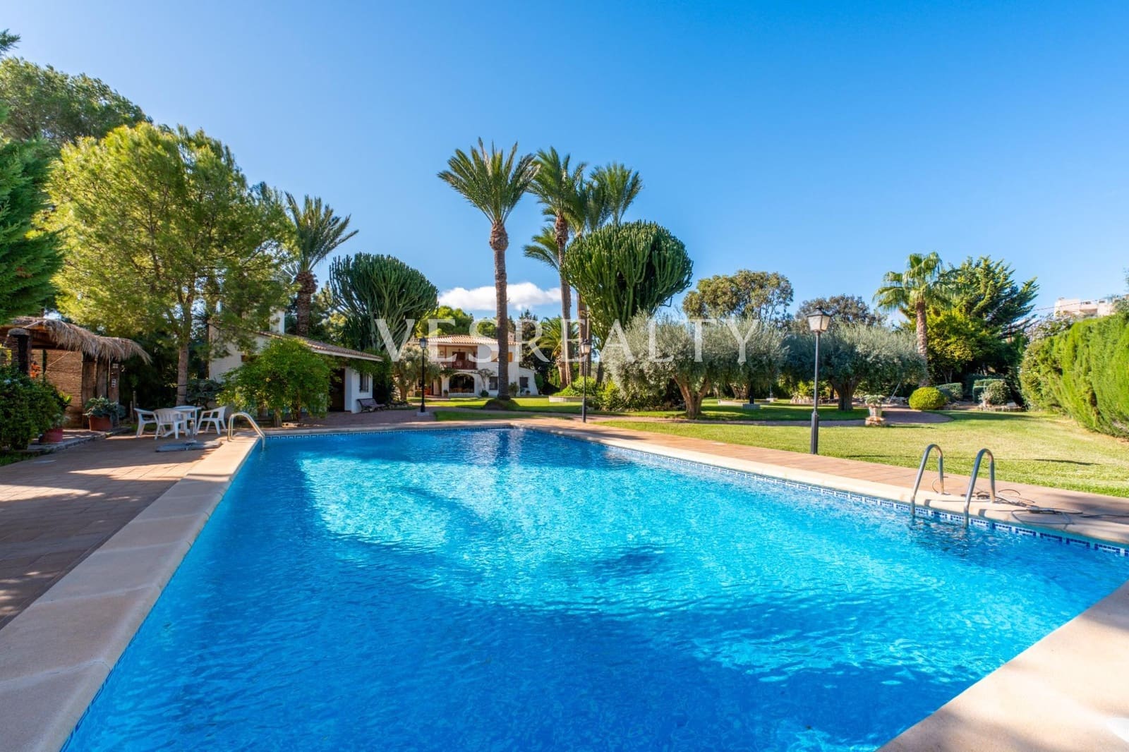 10 makuuhuone Huvila myytävänä paikassa Playa de Muchavista mukana uima-altaan 
autotalli - 1 900 000 € (Ref: 9375250)