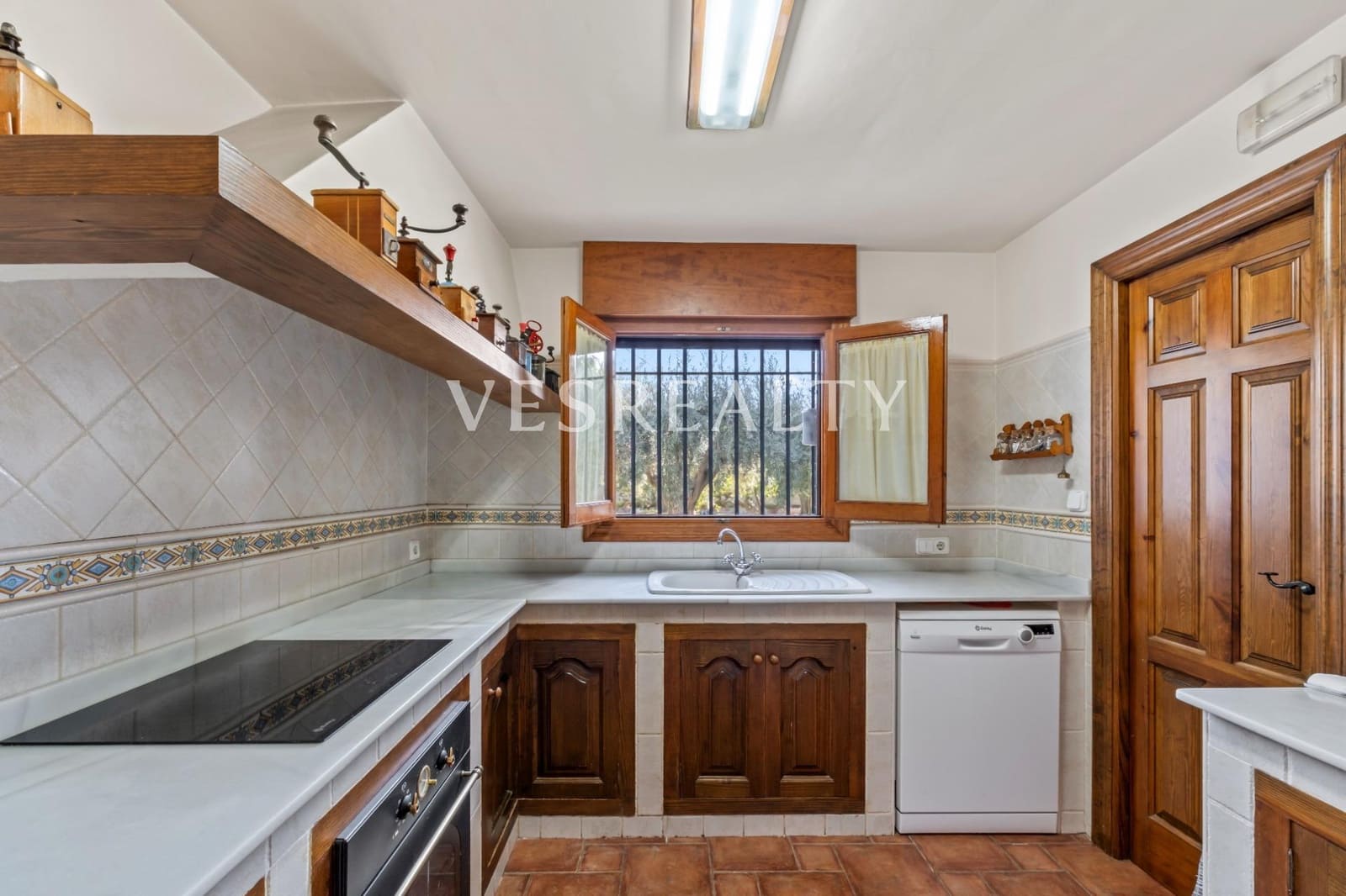 10 makuuhuone Huvila myytävänä paikassa Playa de Muchavista mukana uima-altaan 
autotalli - 1 900 000 € (Ref: 9375250)