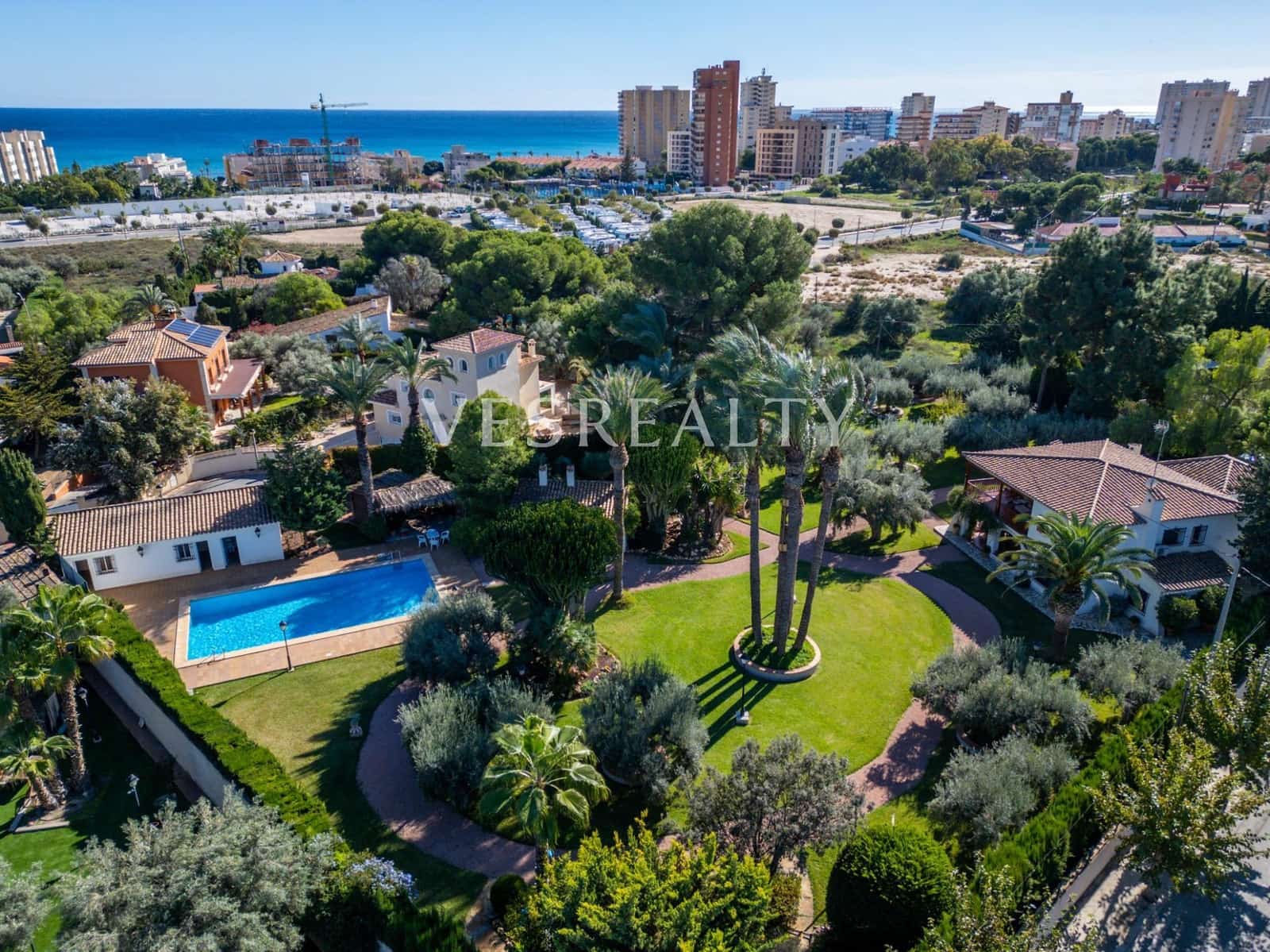 10 makuuhuone Huvila myytävänä paikassa Playa de Muchavista mukana uima-altaan 
autotalli - 1 900 000 € (Ref: 9375250)