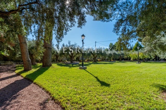 10 bedroom Villa for sale in Playa de Muchavista, El Campello with pool garage - € 1,900,000 (Ref: 9375250)