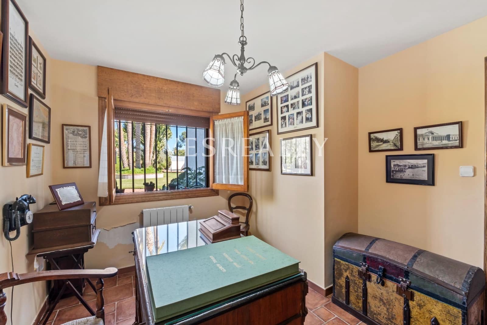 10 makuuhuone Huvila myytävänä paikassa Playa de Muchavista mukana uima-altaan 
autotalli - 1 900 000 € (Ref: 9375250)