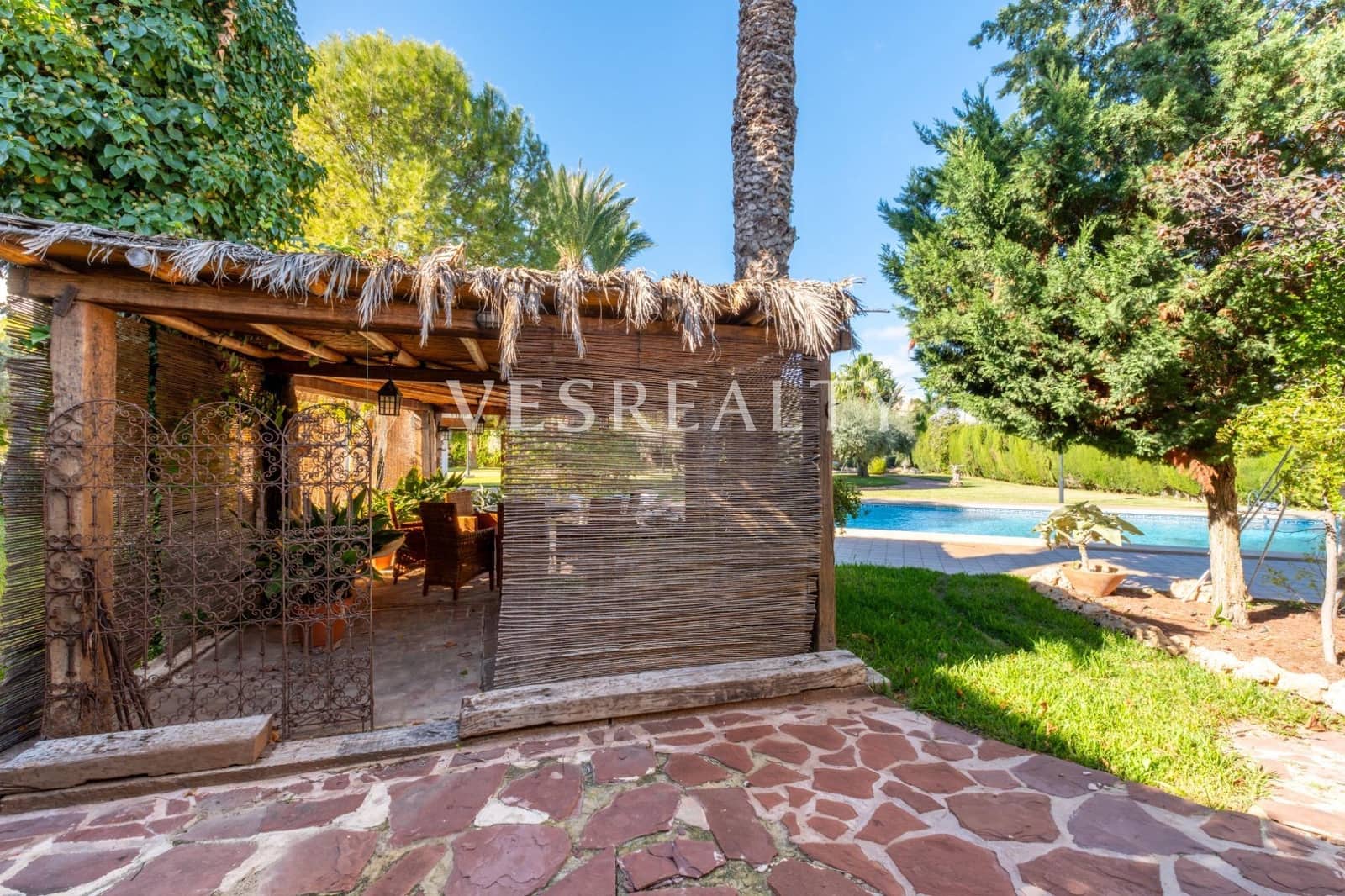 10 makuuhuone Huvila myytävänä paikassa Playa de Muchavista mukana uima-altaan 
autotalli - 1 900 000 € (Ref: 9375250)