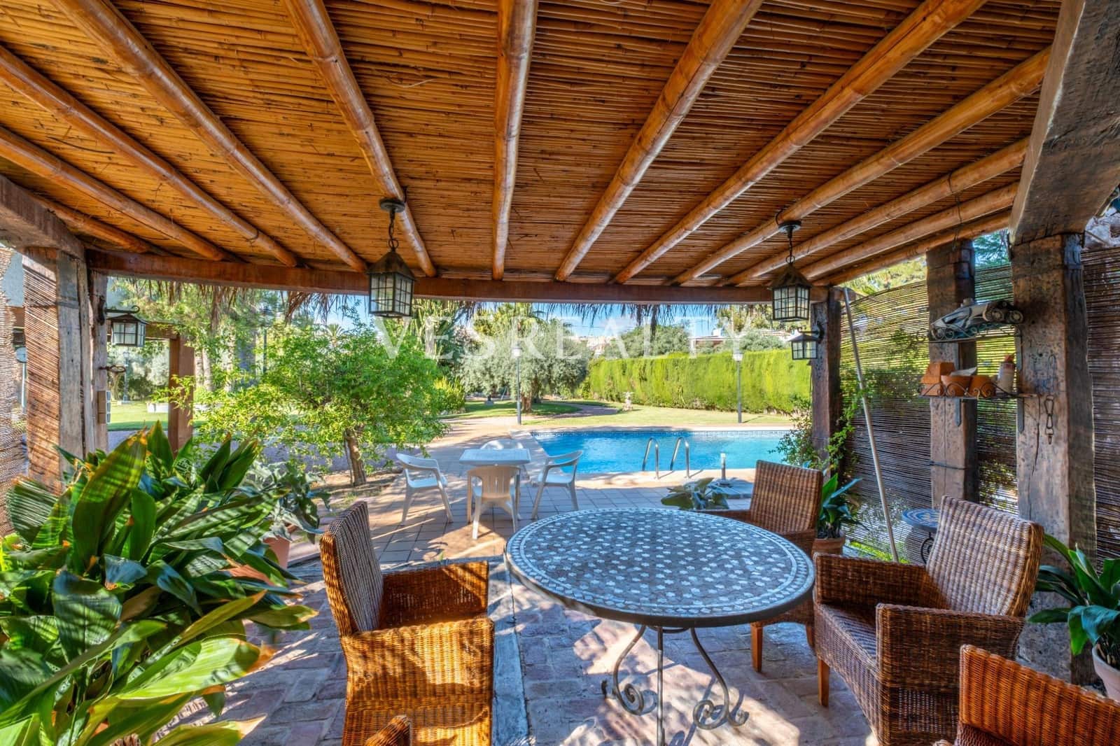 10 makuuhuone Huvila myytävänä paikassa Playa de Muchavista mukana uima-altaan 
autotalli - 1 900 000 € (Ref: 9375250)