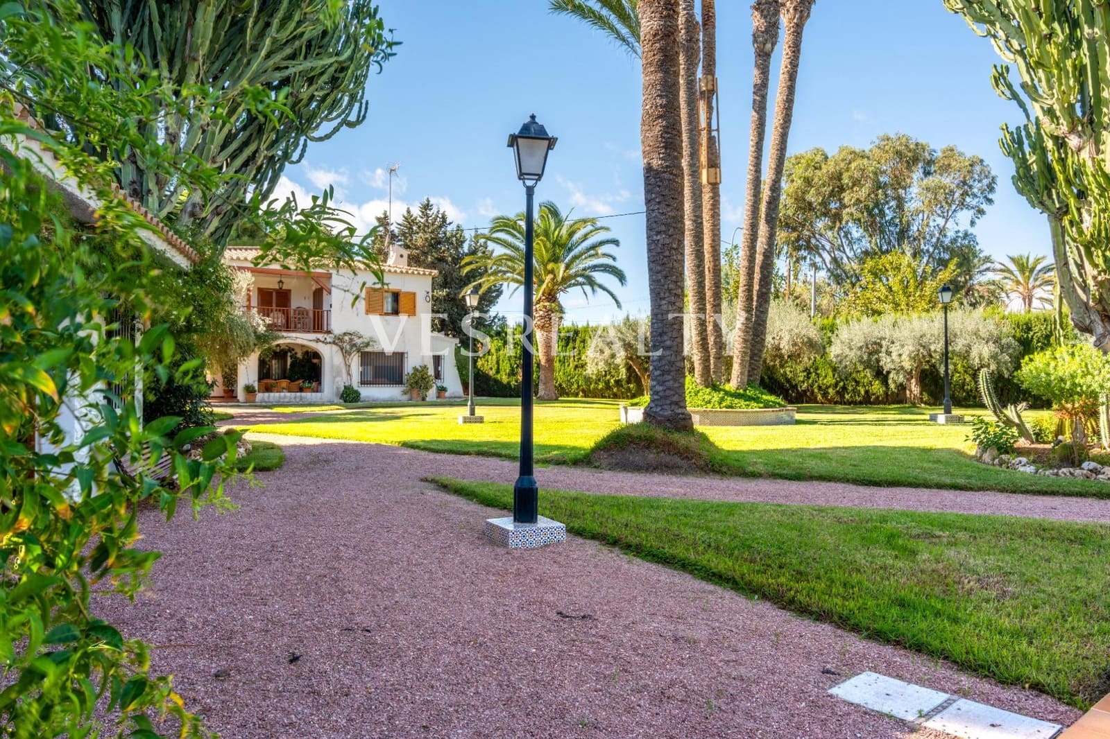 10 makuuhuone Huvila myytävänä paikassa Playa de Muchavista mukana uima-altaan 
autotalli - 1 900 000 € (Ref: 9375250)