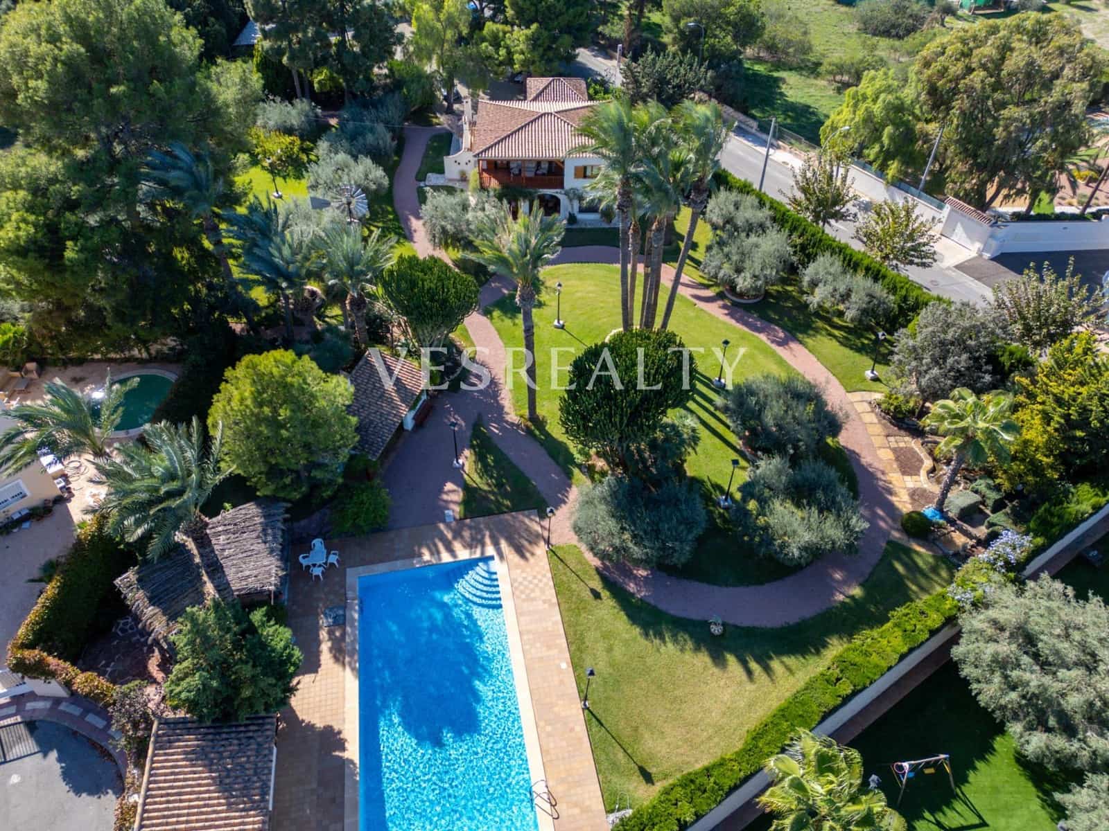 10 makuuhuone Huvila myytävänä paikassa Playa de Muchavista mukana uima-altaan 
autotalli - 1 900 000 € (Ref: 9375250)