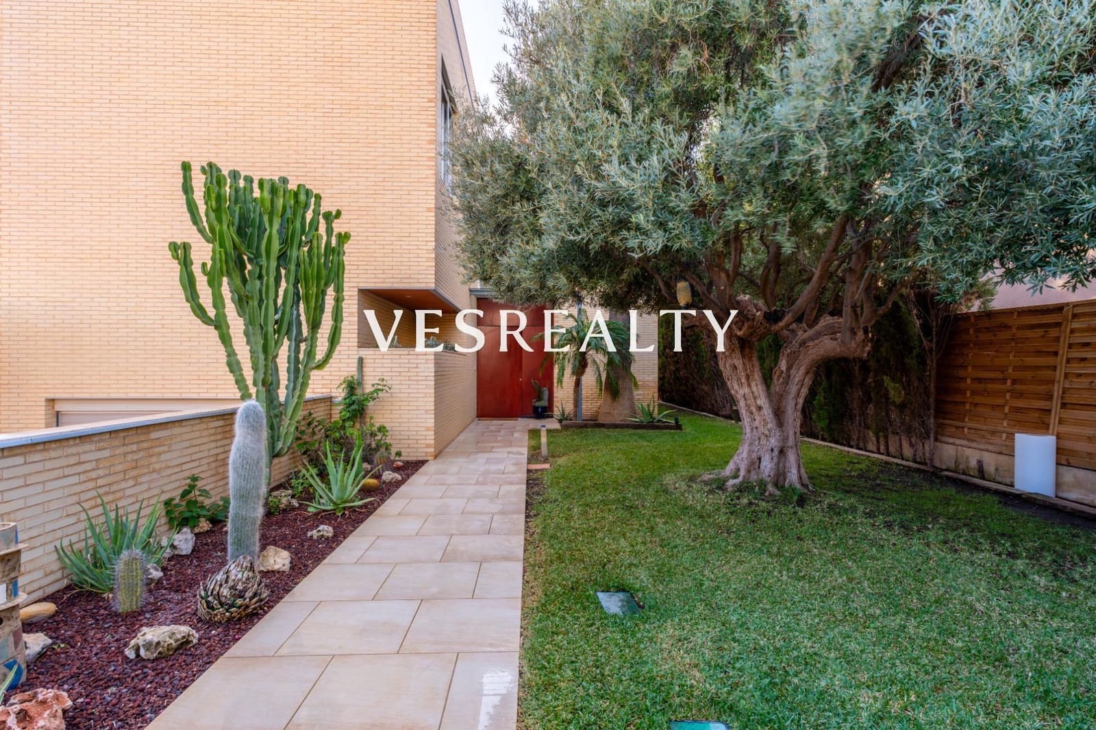 4 bedroom Villa for sale in Playa de San Juan with pool garage - € 1,975,000 (Ref: 9391991)