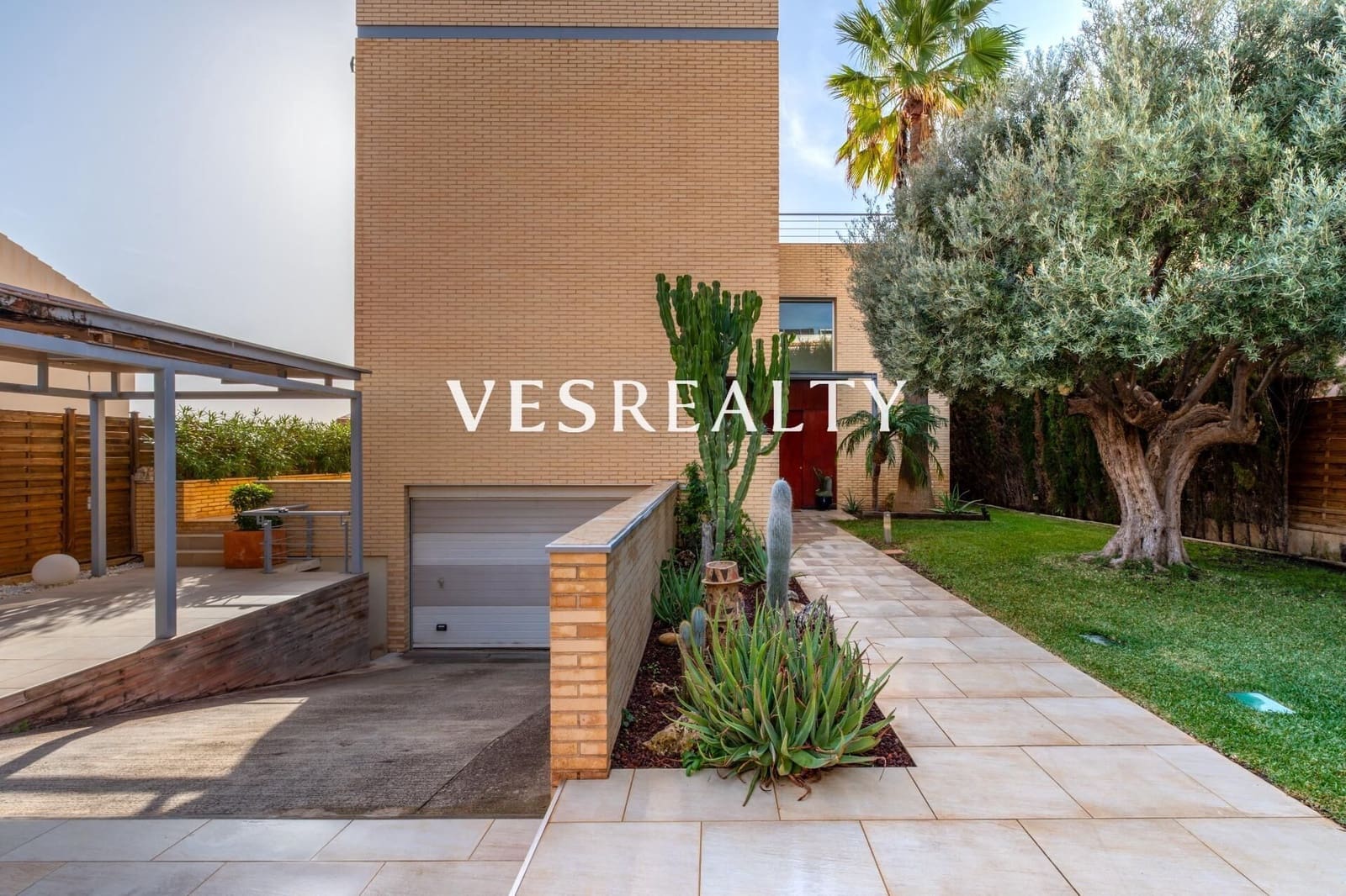 4 bedroom Villa for sale in Playa de San Juan with pool garage - € 1,975,000 (Ref: 9391991)