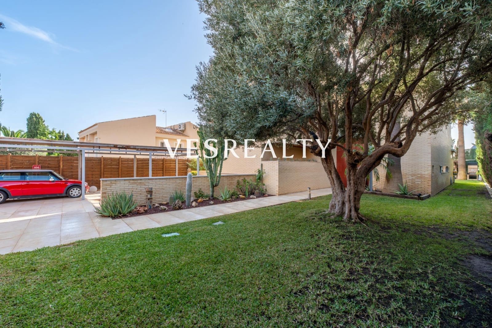 4 bedroom Villa for sale in Playa de San Juan with pool garage - € 1,975,000 (Ref: 9391991)