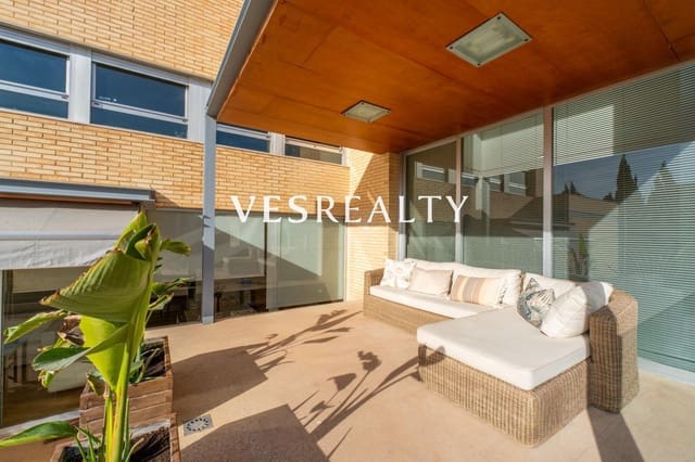 4 soverom Villa til salgs i Playa de San Juan, Alicante by med svømmebasseng garasje - € 1 975 000 (Ref: 9391991)