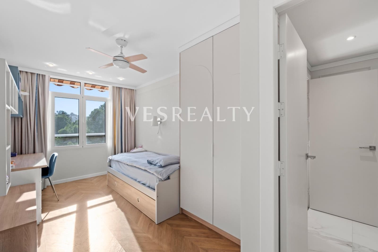 4 soveværelse Rækkehus til salg i Playa de San Juan med swimmingpool garage - € 1.050.000 (Ref: 9431728)