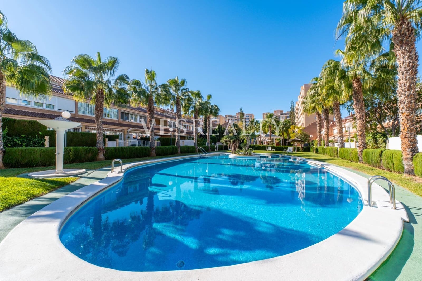 4 soveværelse Rækkehus til salg i Playa de San Juan med swimmingpool garage - € 1.050.000 (Ref: 9431728)
