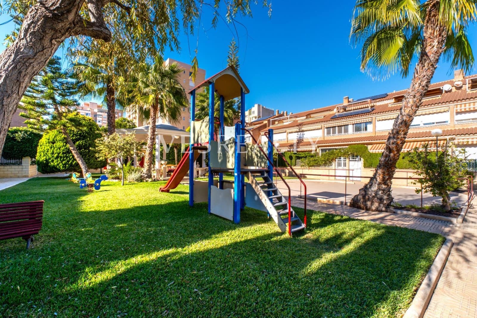 4 soveværelse Rækkehus til salg i Playa de San Juan med swimmingpool garage - € 1.050.000 (Ref: 9431728)