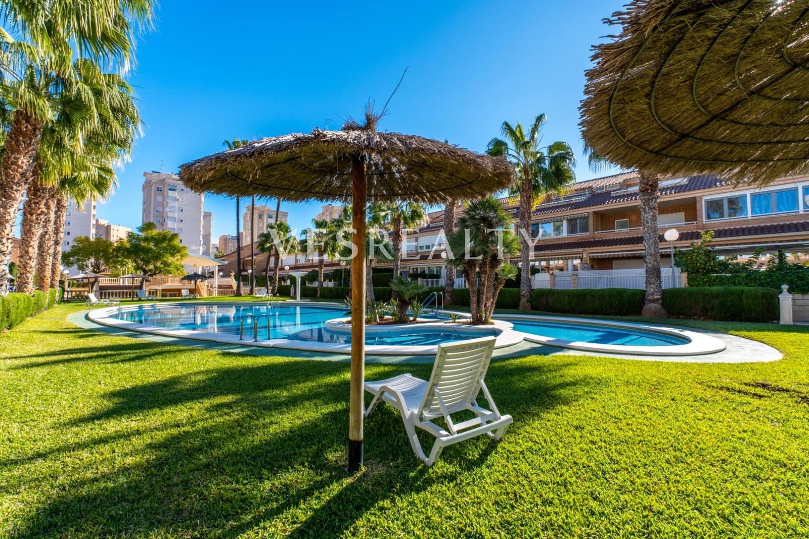 4 soveværelse Rækkehus til salg i Playa de San Juan med swimmingpool garage - € 1.050.000 (Ref: 9431728)