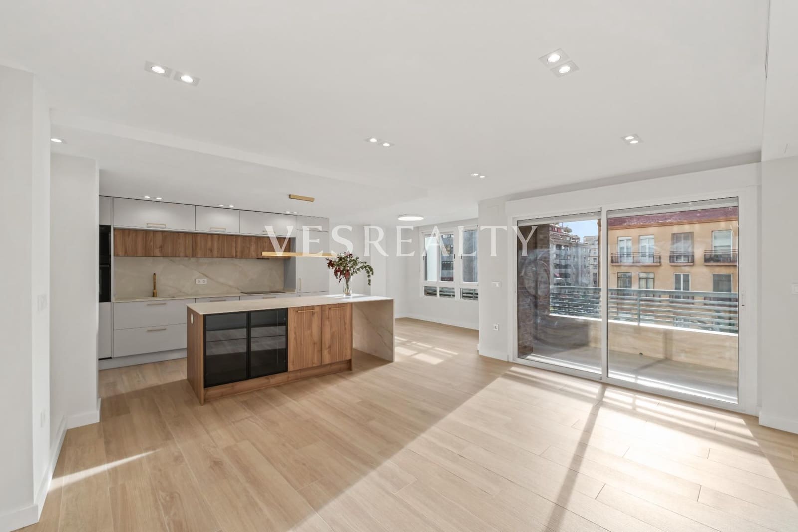 3 bedroom Flat for sale in Alicante / Alacant city - € 460,000 (Ref: 9441916)