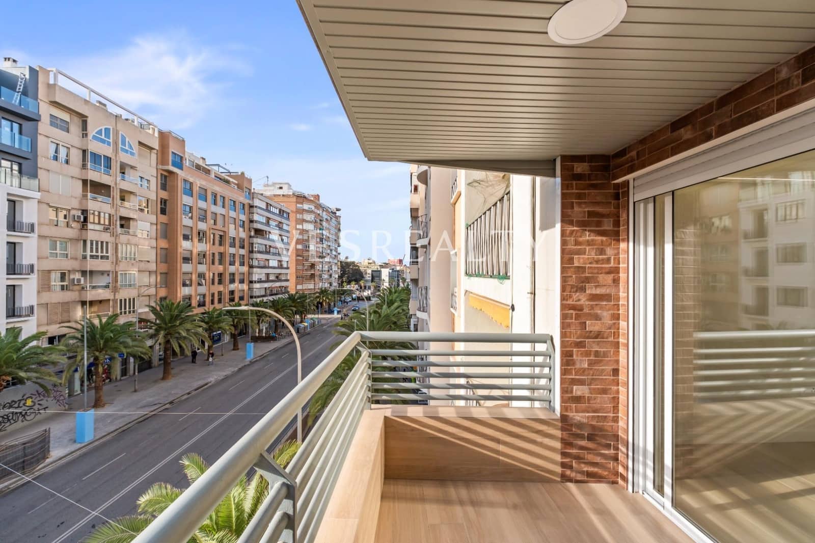 3 bedroom Flat for sale in Alicante / Alacant city - € 460,000 (Ref: 9441916)