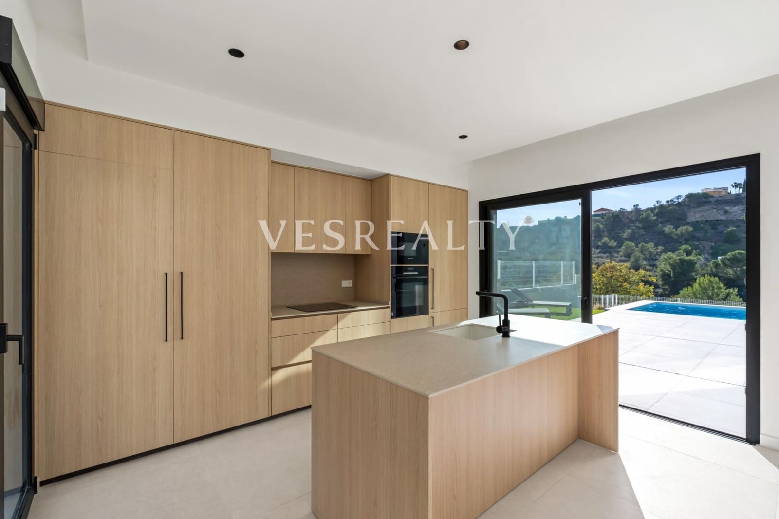 3 bedroom Villa for sale in Finestrat with pool - € 850,000 (Ref: 9481316)