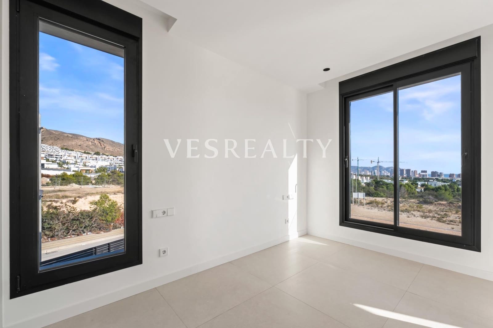 3 bedroom Villa for sale in Finestrat with pool - € 850,000 (Ref: 9481316)