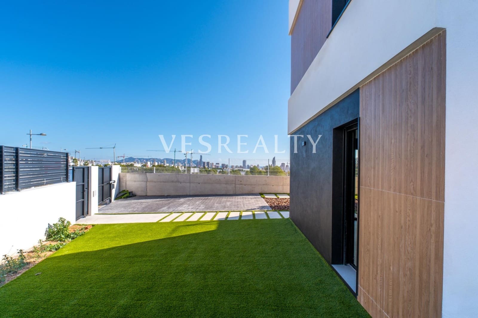 3 bedroom Villa for sale in Finestrat with pool - € 850,000 (Ref: 9481316)