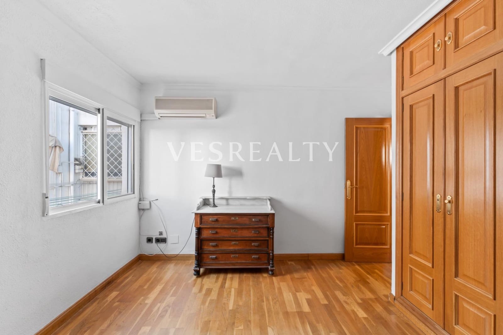 3 bedroom Flat for rent in Alicante / Alacant city - € 1,400 (Ref: 9497576)