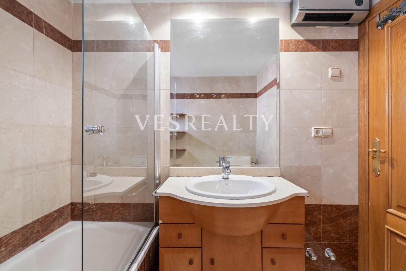 3 bedroom Flat for rent in Alicante / Alacant city - € 1,400 (Ref: 9497576)