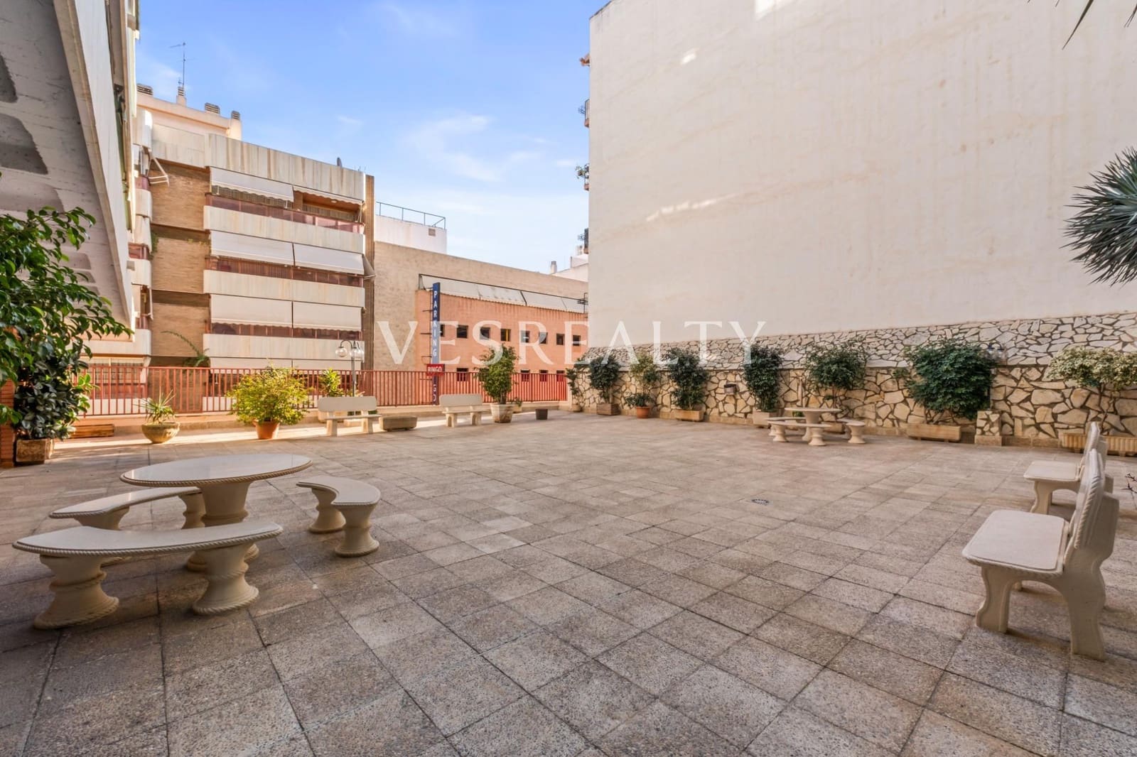 3 bedroom Flat for rent in Alicante / Alacant city - € 1,400 (Ref: 9497576)