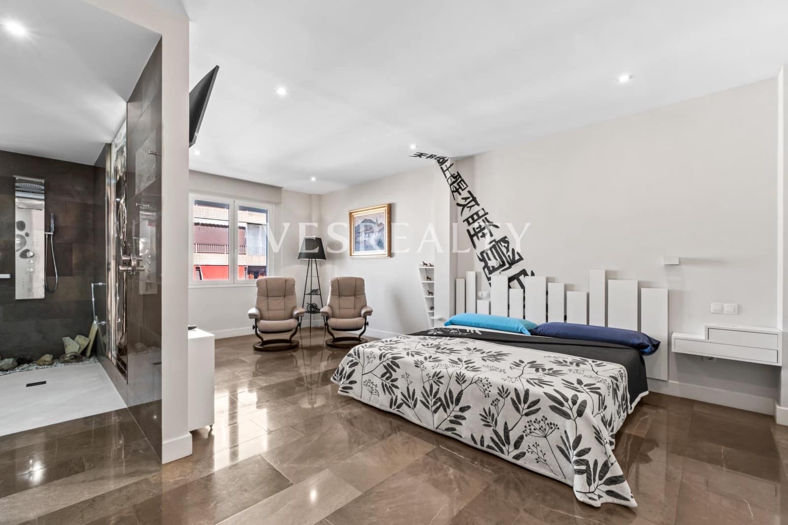 3 makuuhuone Kattohuoneisto myytävänä paikassa Alicante kaupunki - 1 350 000 € (Ref: 9502657)