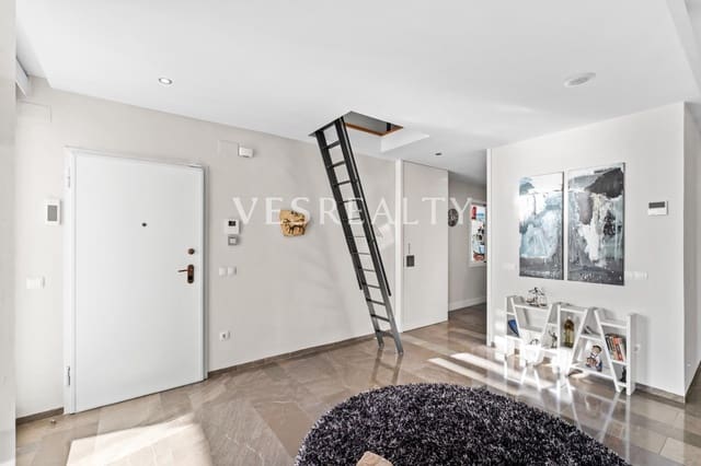 3 makuuhuone Kattohuoneisto myytävänä paikassa Alicante kaupunki - 1 350 000 € (Ref: 9502657)