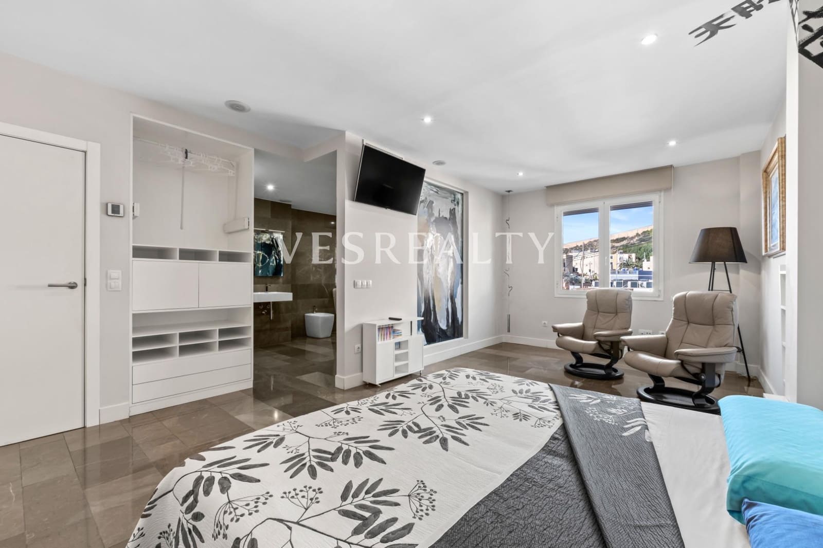 3 makuuhuone Kattohuoneisto myytävänä paikassa Alicante kaupunki - 1 350 000 € (Ref: 9502657)