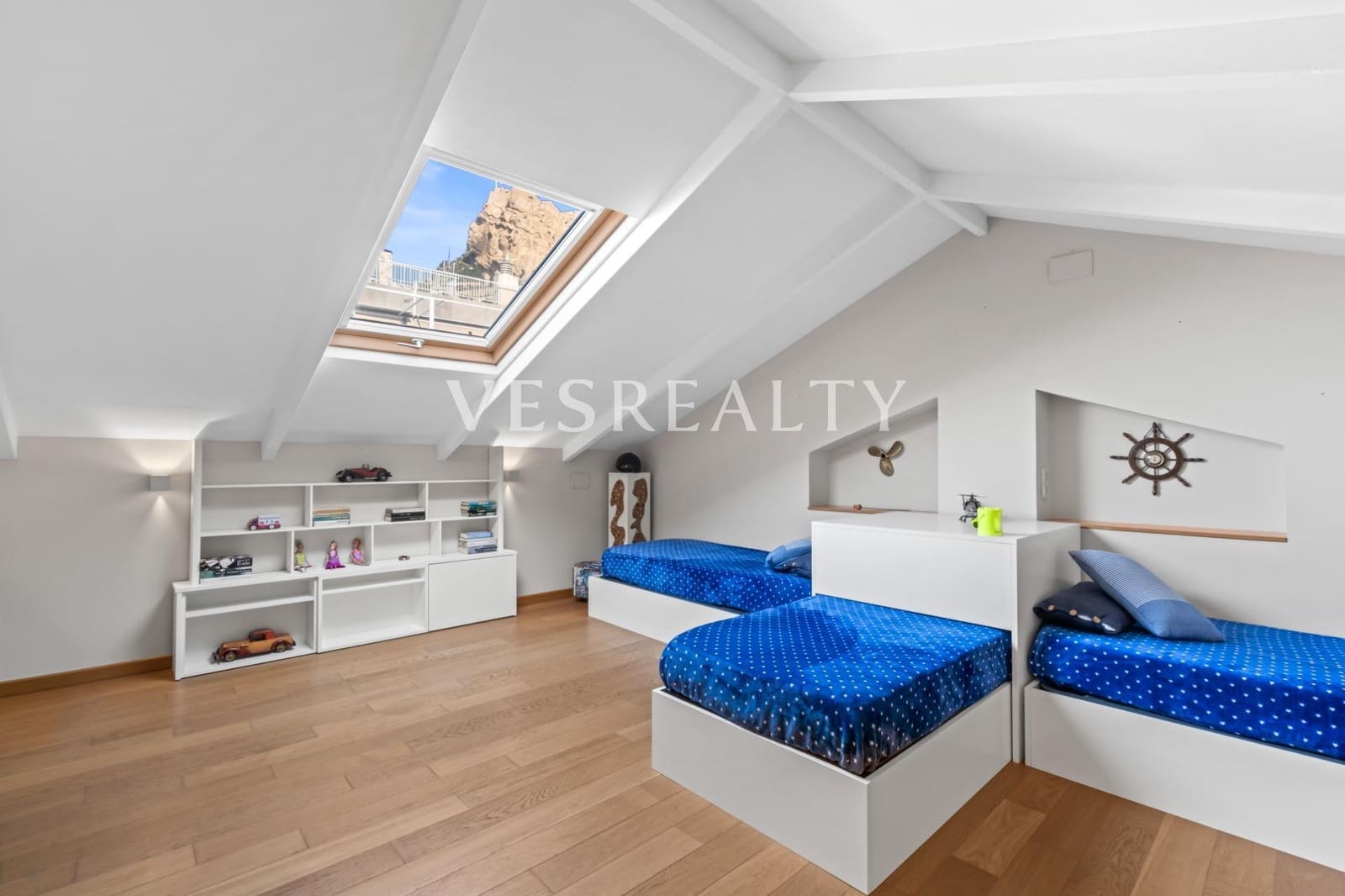 3 makuuhuone Kattohuoneisto myytävänä paikassa Alicante kaupunki - 1 350 000 € (Ref: 9502657)