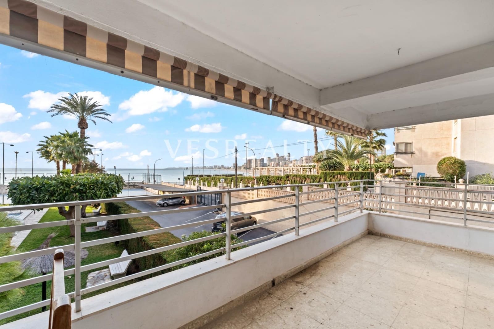 2 bedroom Flat for sale in El Campello with pool - € 330,000 (Ref: 9504512)