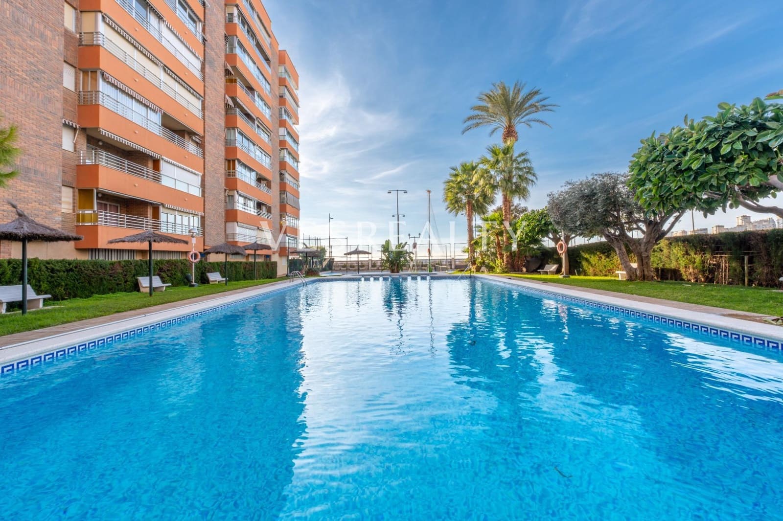 2 bedroom Flat for sale in El Campello with pool - € 330,000 (Ref: 9504512)