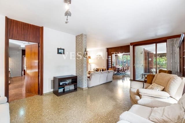 7 slaapkamer Villa te koop in Vistahermosa, Alicante stad met zwembad garage - € 1.600.000 (Ref: 9504513)