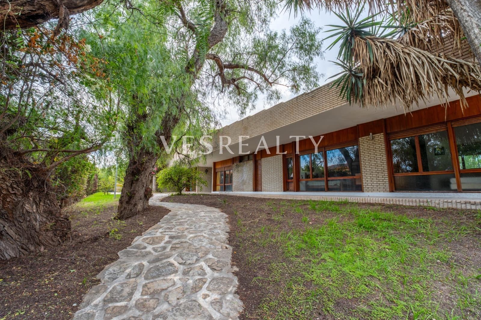 7 slaapkamer Villa te koop in Alicante stad met zwembad garage - € 1.600.000 (Ref: 9504513)