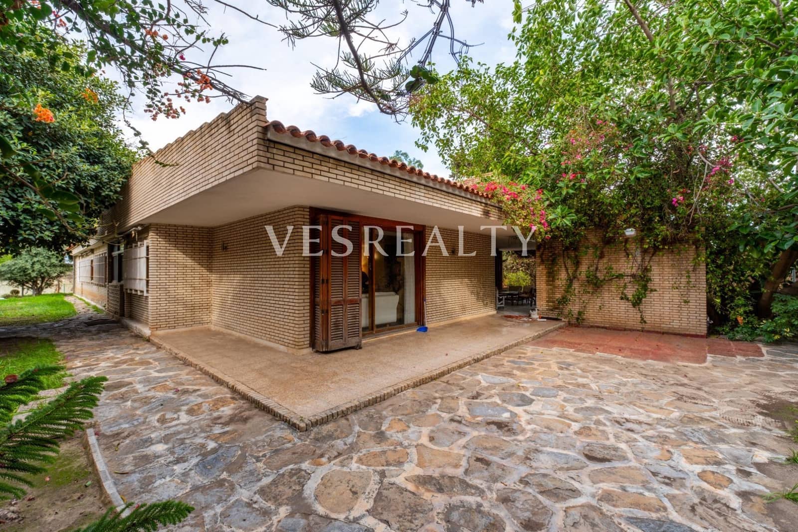 7 slaapkamer Villa te koop in Alicante stad met zwembad garage - € 1.600.000 (Ref: 9504513)