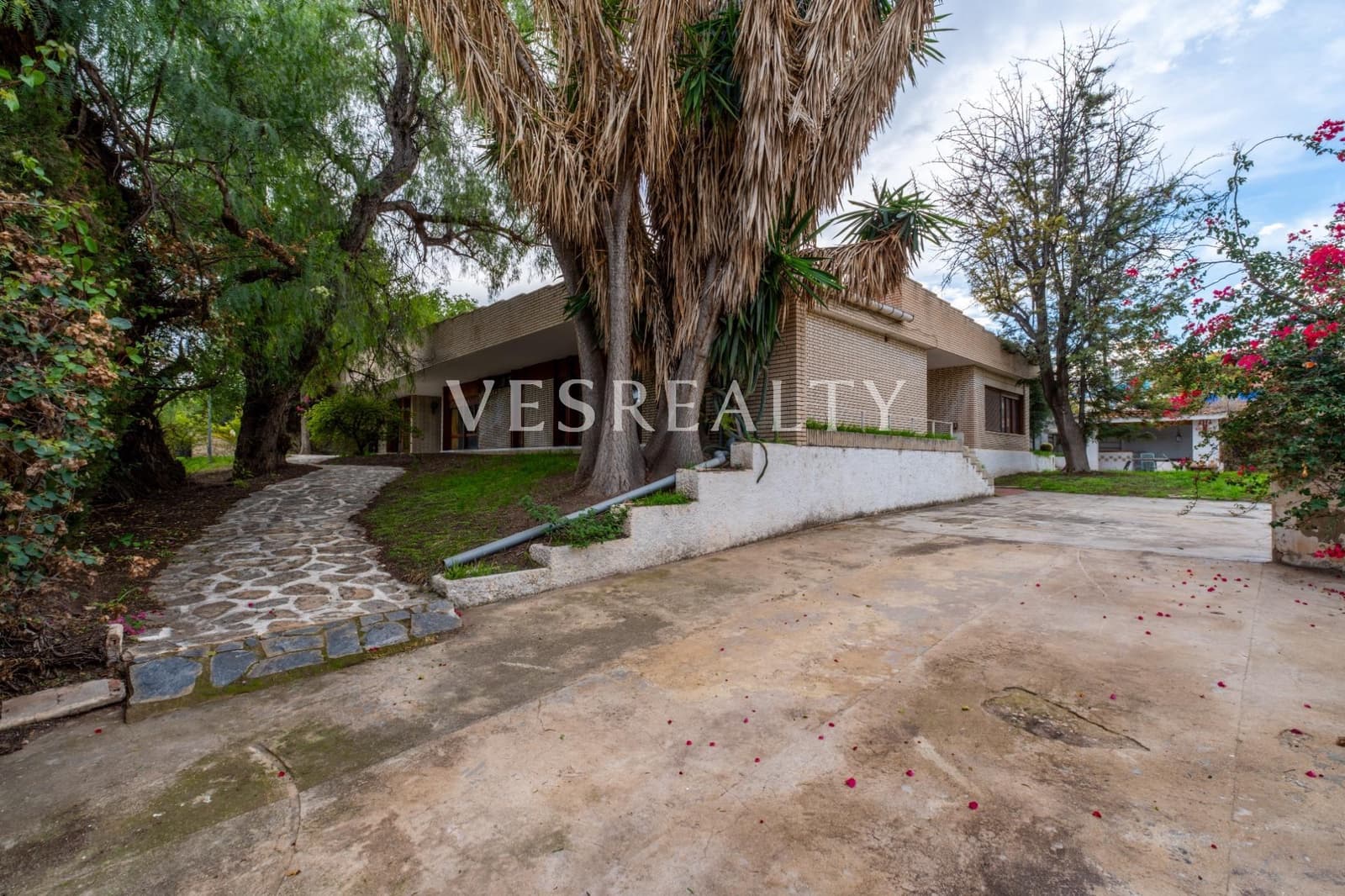 7 slaapkamer Villa te koop in Alicante stad met zwembad garage - € 1.600.000 (Ref: 9504513)