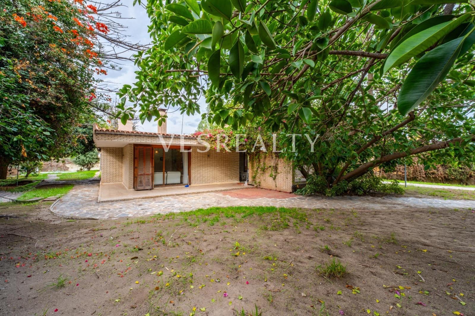 7 slaapkamer Villa te koop in Alicante stad met zwembad garage - € 1.600.000 (Ref: 9504513)