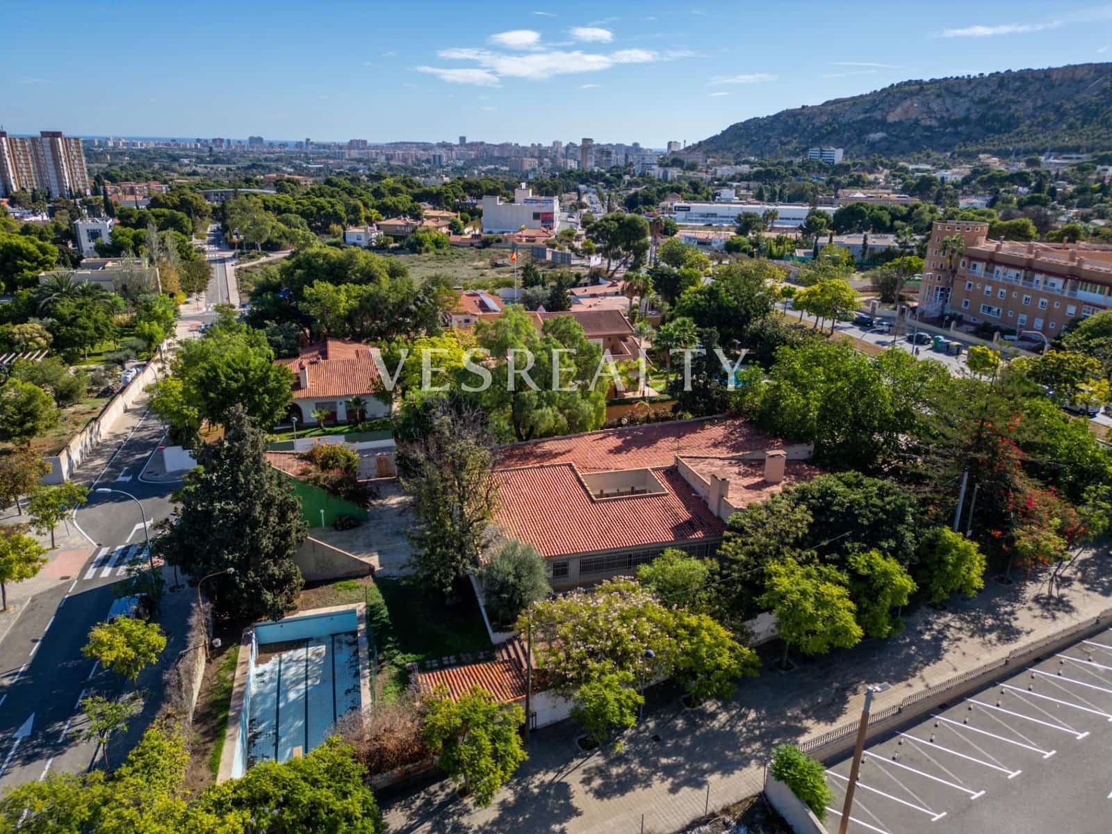 7 slaapkamer Villa te koop in Alicante stad met zwembad garage - € 1.600.000 (Ref: 9504513)